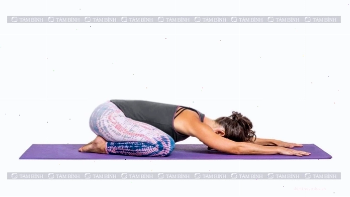 Tư thế em bé - yoga cho người thoái hóa đốt sống cổ