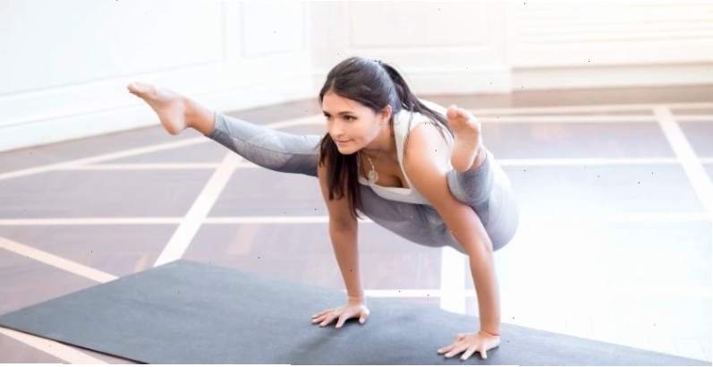 Tư thế Firefly-Pose (tư thế con đom đóm) trong yoga
