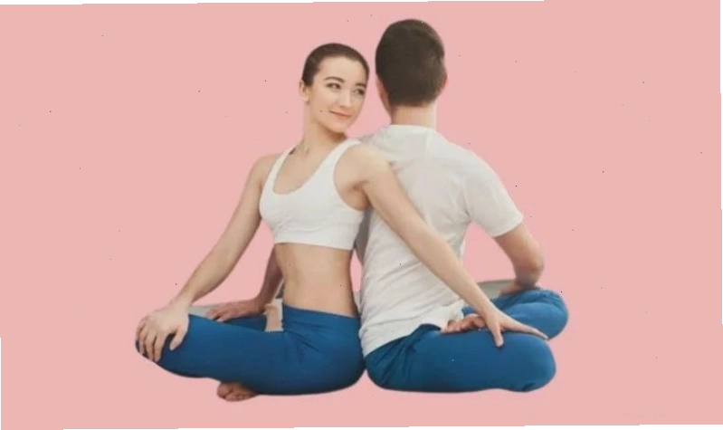 Tư thế gập bụng đôi, hai người ngồi đối diện và nắm tay