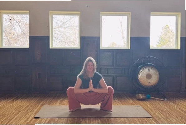 Tư thế ngồi thiền sâu trong Yin Yoga thuộc lớp Vin Yoga