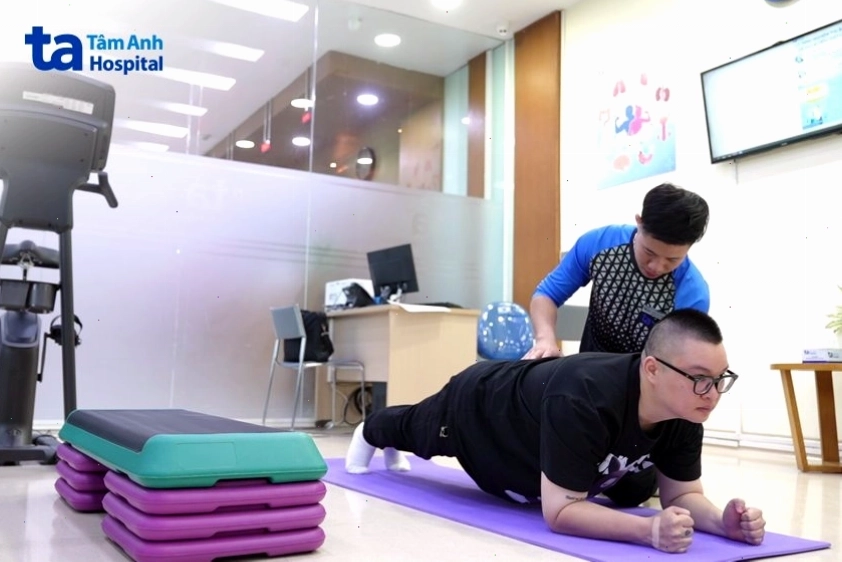 Tư thế plank hỗ trợ đốt mỡ toàn thân
