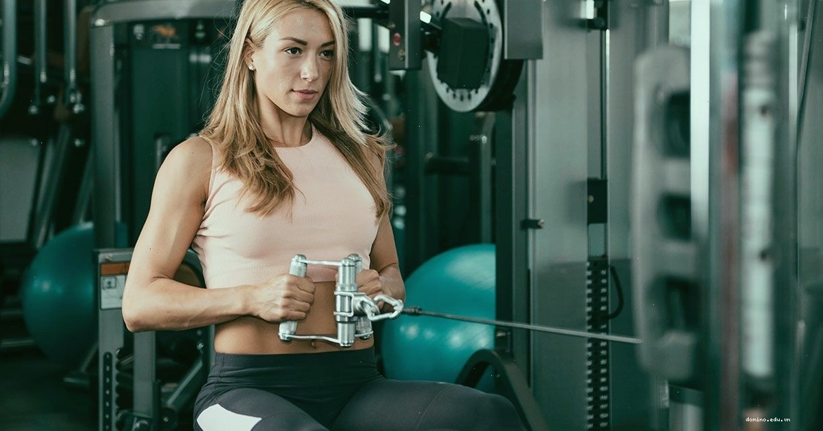 Tư thế plank nghiêng giúp giảm mỡ bắp tay và săn chắc cơ bụng