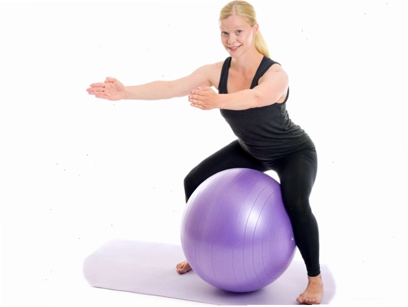Tư thế Plank trên bóng Yoga