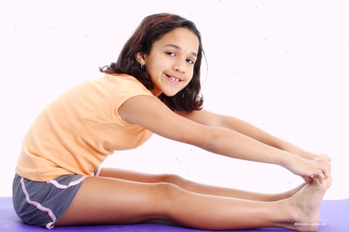 Tư thế rắn hổ mang trong yoga giúp kéo giãn cột sống