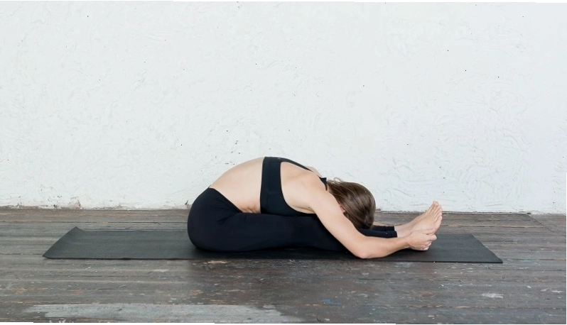 Tư thế rắn hổ mang trong yoga