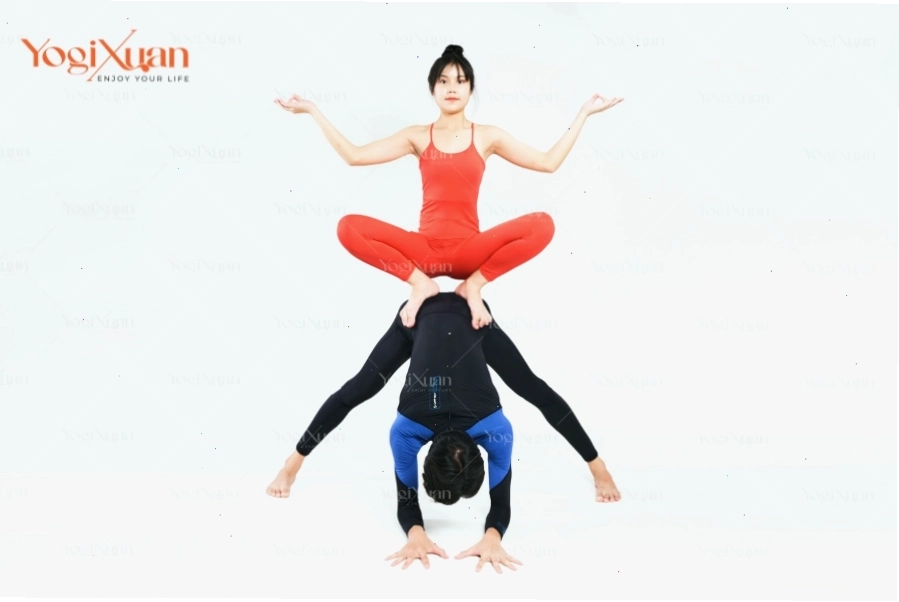 Tư thế Thuyền đôi trong yoga đôi nghệ thuật
