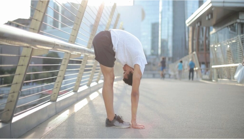 Tư thế Uốn cong người về phía trước (Uttanasana)