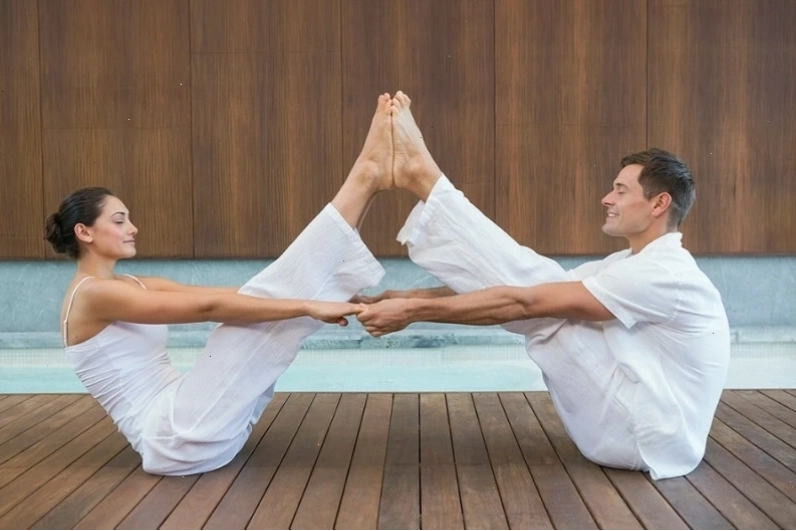 Tư thế vặn người đôi trong tập yoga