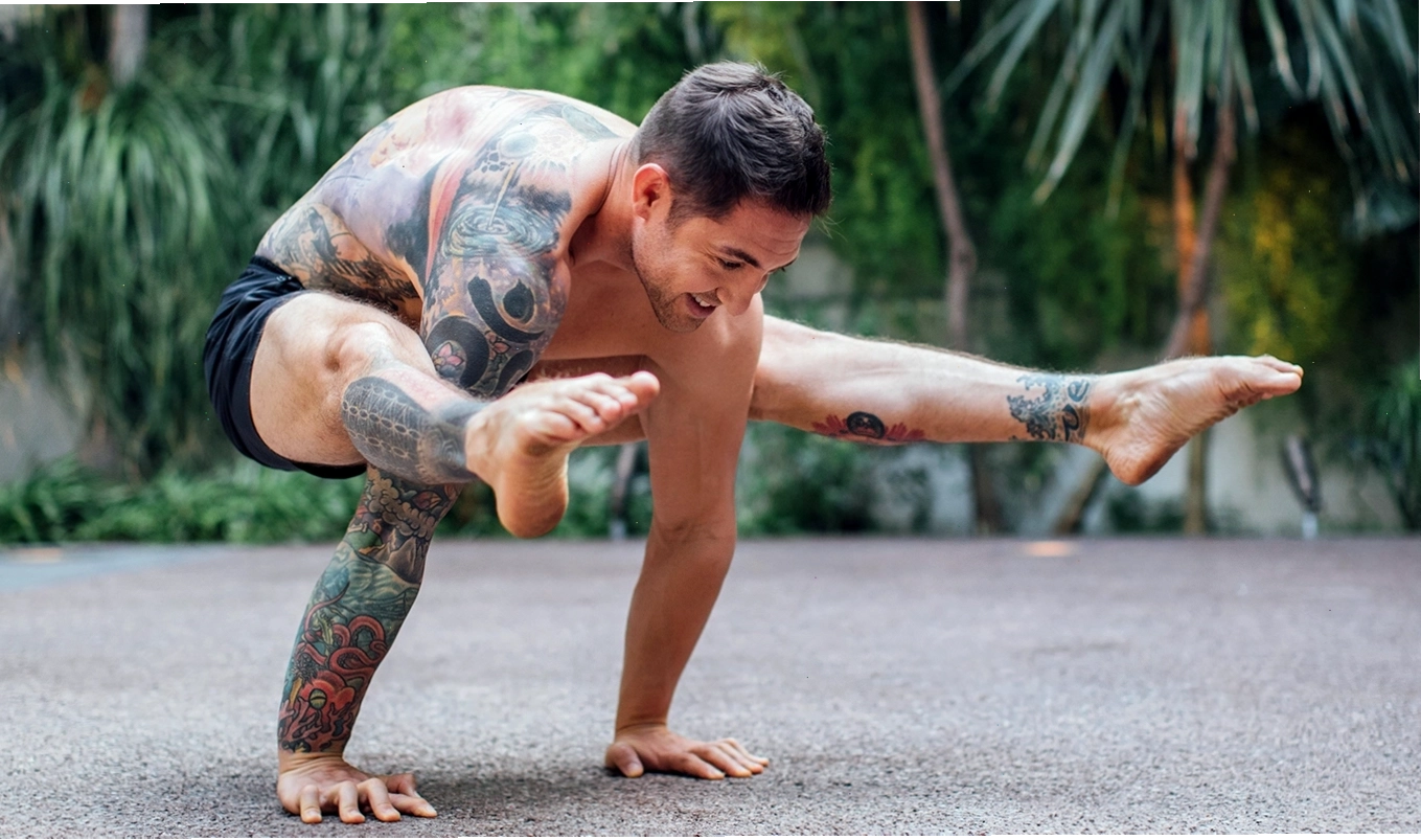 Tư thế Vua Chim Thiên Đường (Bird of Paradise Pose) trong yoga