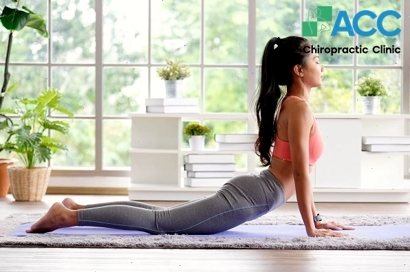 Tư thế xoay nửa người trong yoga giúp cải thiện linh hoạt cột sống