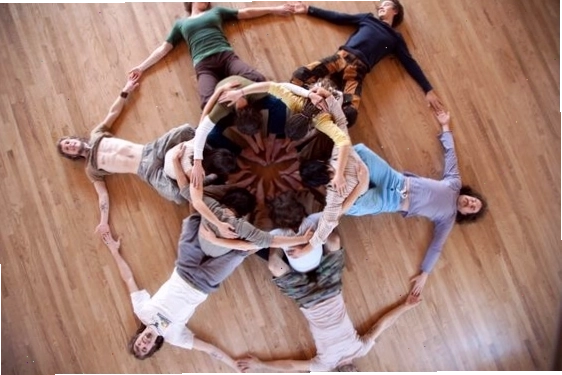 Tư thế Yoga Cánh Cung (Bow Pose) đầy ấn tượng