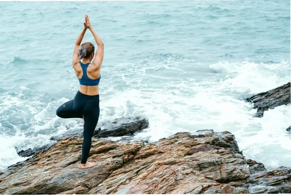 Tư thế yoga con mèo - con bò