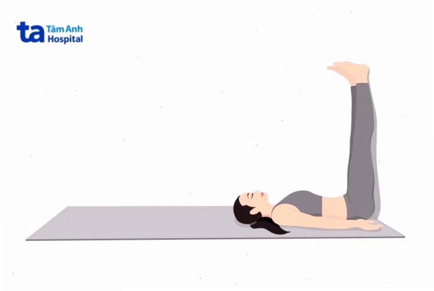 Tư thế Yoga gác chân lên tường hỗ trợ lưu thông máu và thư giãn
