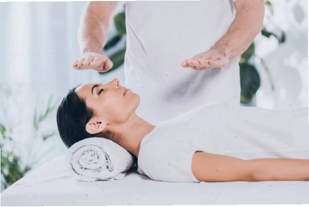 Tư thế yoga giảm eo hiệu quả của Nguyễn Hiếu