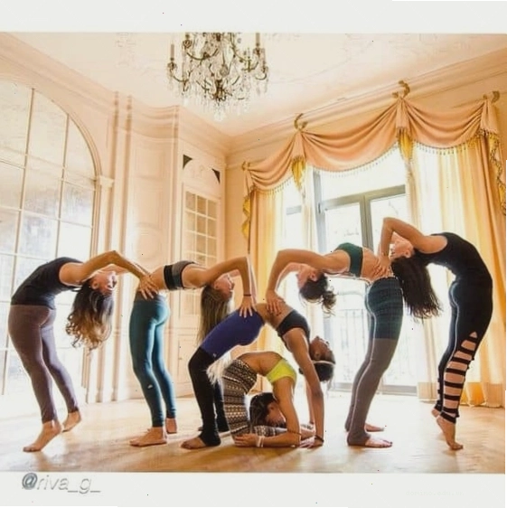Tư thế yoga nhóm sáng tạo và vui nhộn