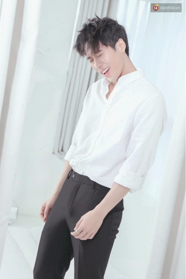 Tuấn Trần khoe body 6 múi săn chắc, chuẩn người mẫu
