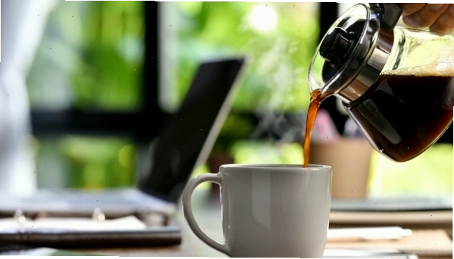 Uống cà phê đen vào buổi sáng giúp tăng cường trao đổi chất hỗ trợ giảm cân