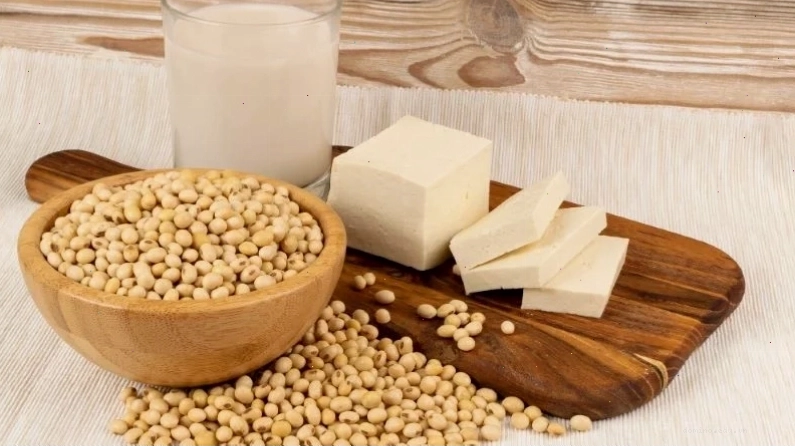 Uống sữa đậu nành đều đặn hỗ trợ tăng vòng 1