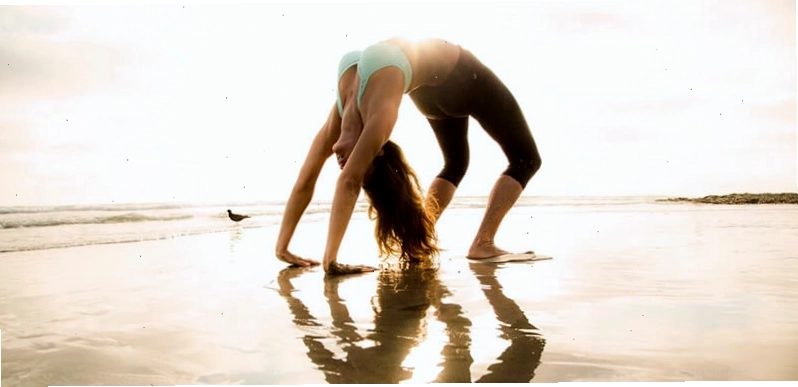 Urdhva Prasarita Eka Padasana (Tư thế xoạc chân thẳng đứng)