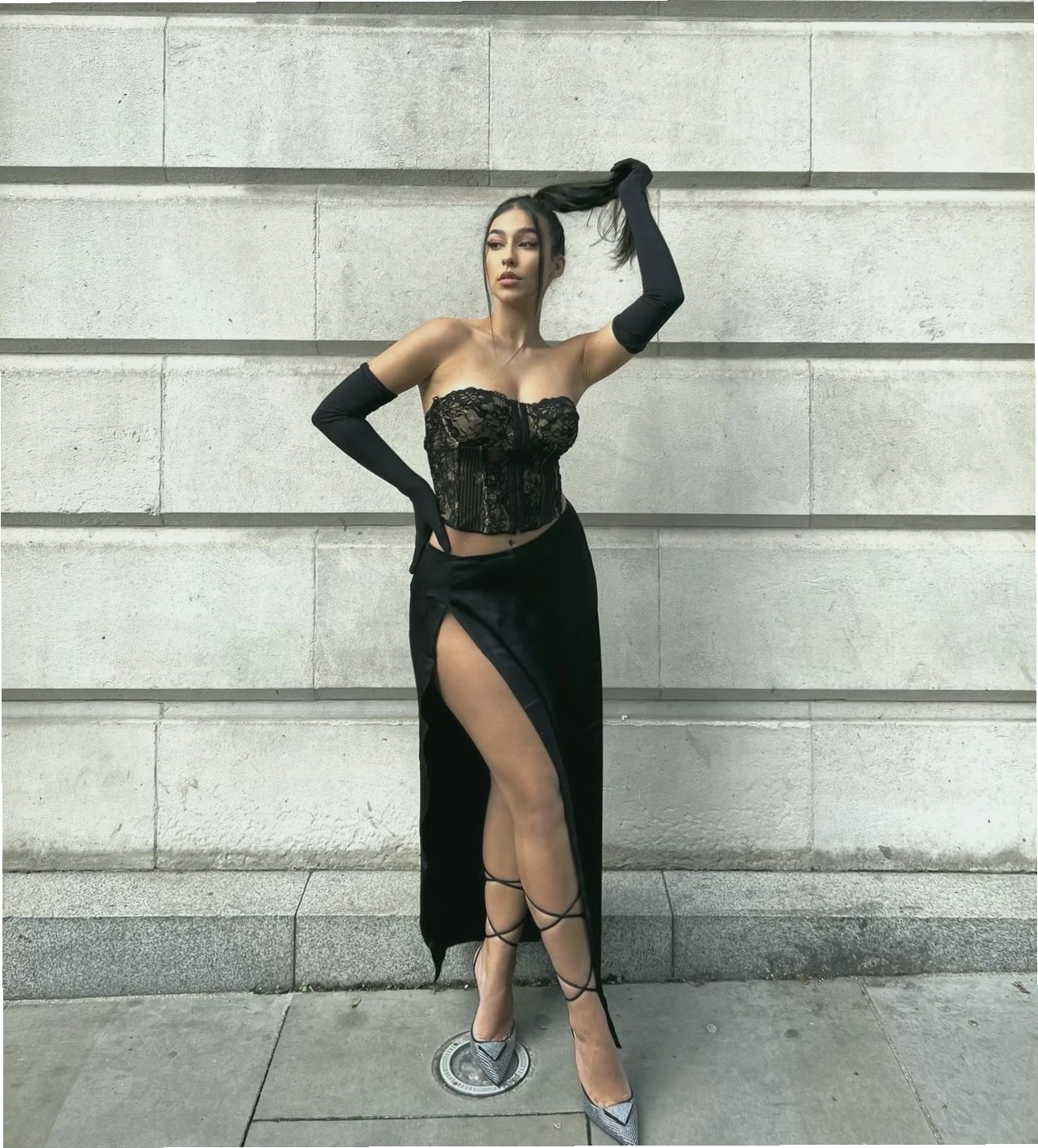 Váy bodycon cổ yếm màu đỏ sang trọng