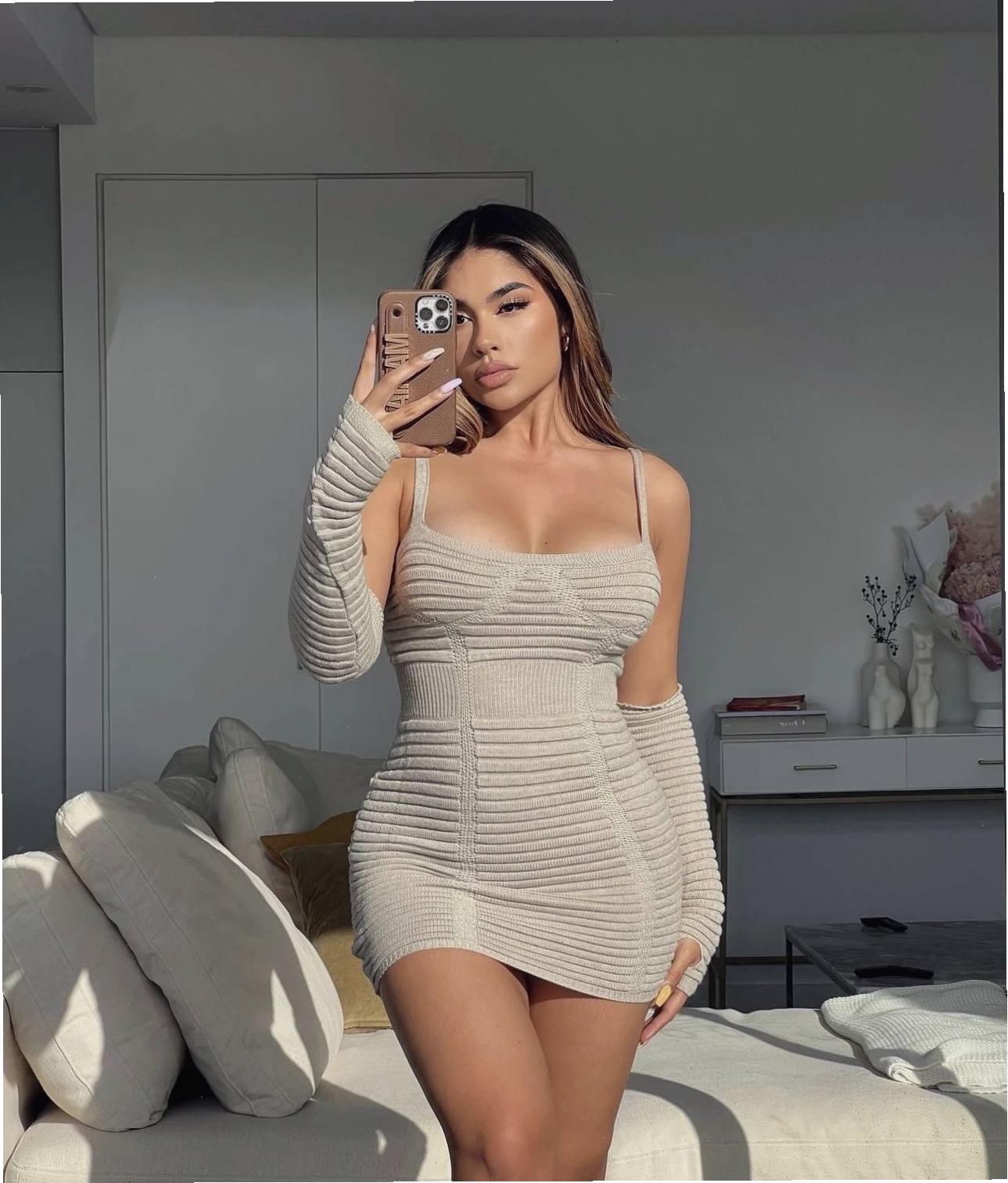 Váy bodycon cut-out táo bạo