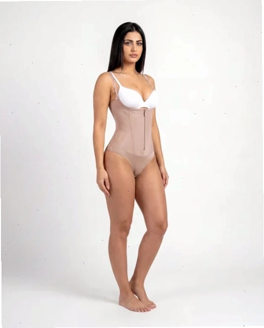 Vẻ đẹp tự tin của một cô gái với dáng người curvy