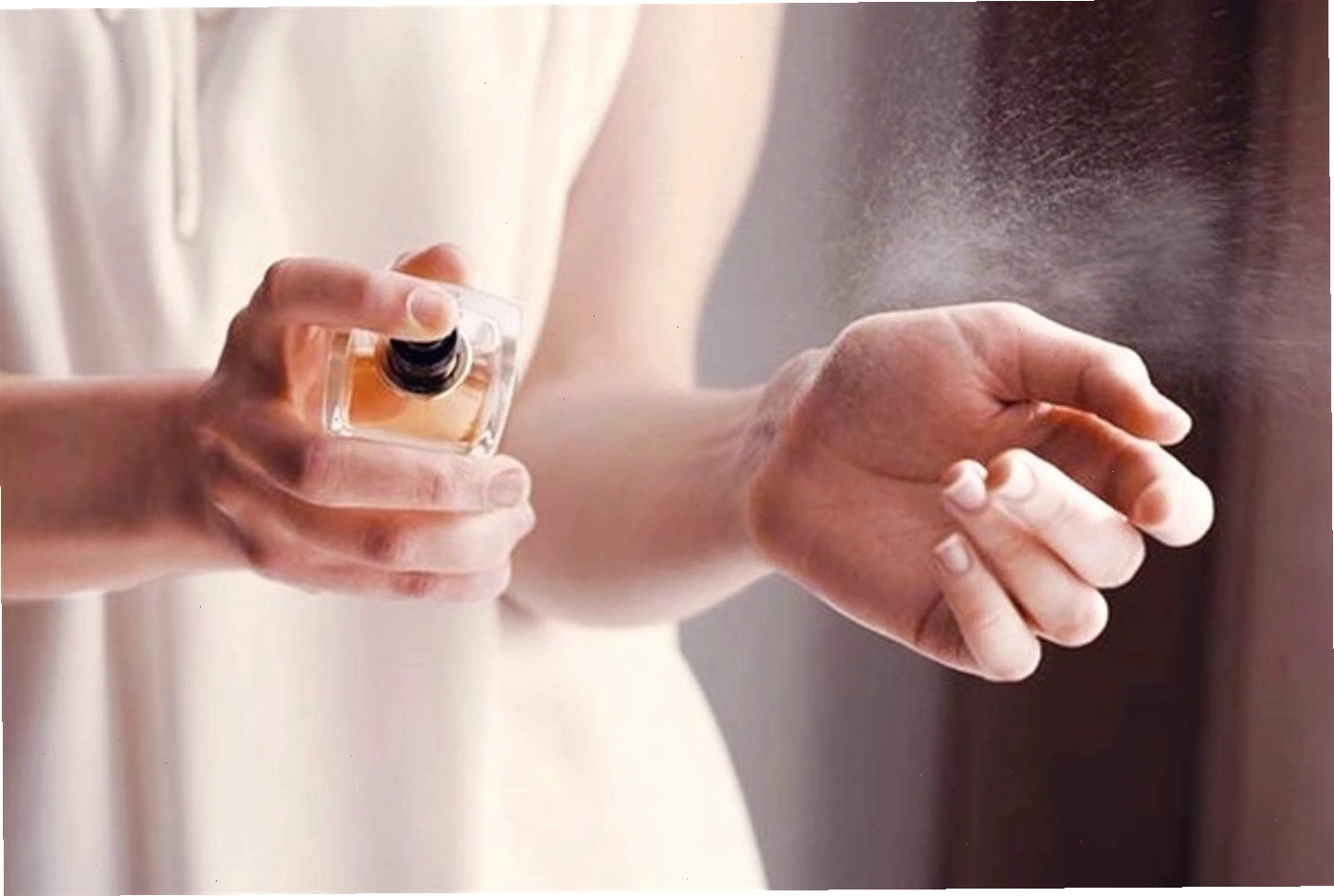 Xịt trực tiếp Body Mist lên vùng da nhạy cảm