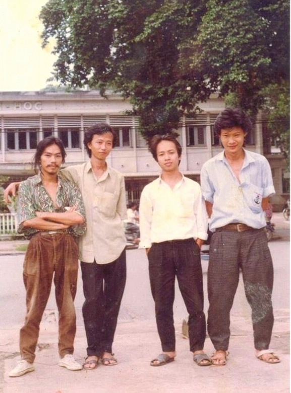 Xu hướng body chuẩn của đàn ông 1960 là gầy và để tóc dài