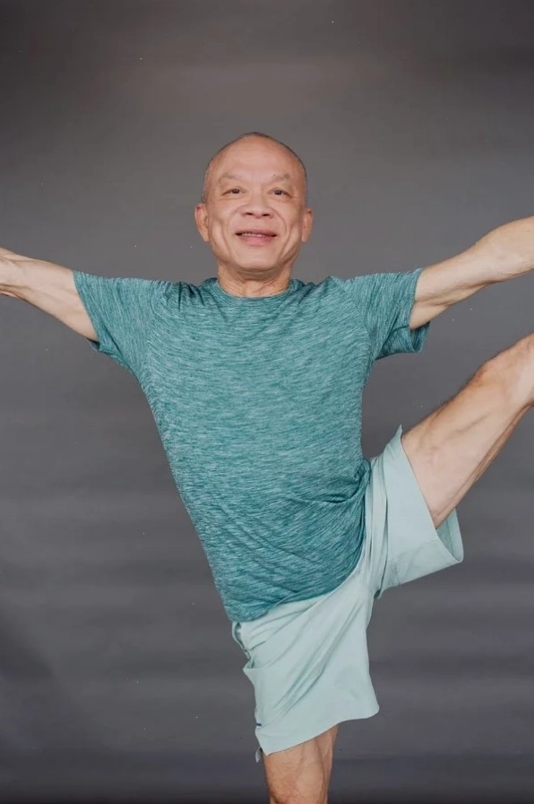 Xuan Nguyen tập yoga cải thiện đau lưng