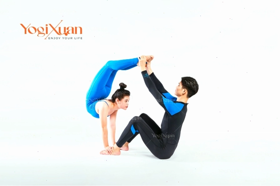 Yoga đôi nghệ thuật rèn luyện sức khỏe và sự dẻo dai
