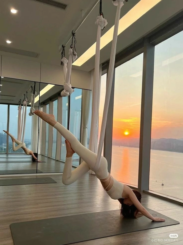Yoga Đu Dây: Khám Phá Lợi Ích Độc Đáo Cho Cơ Thể Và Tinh Thần