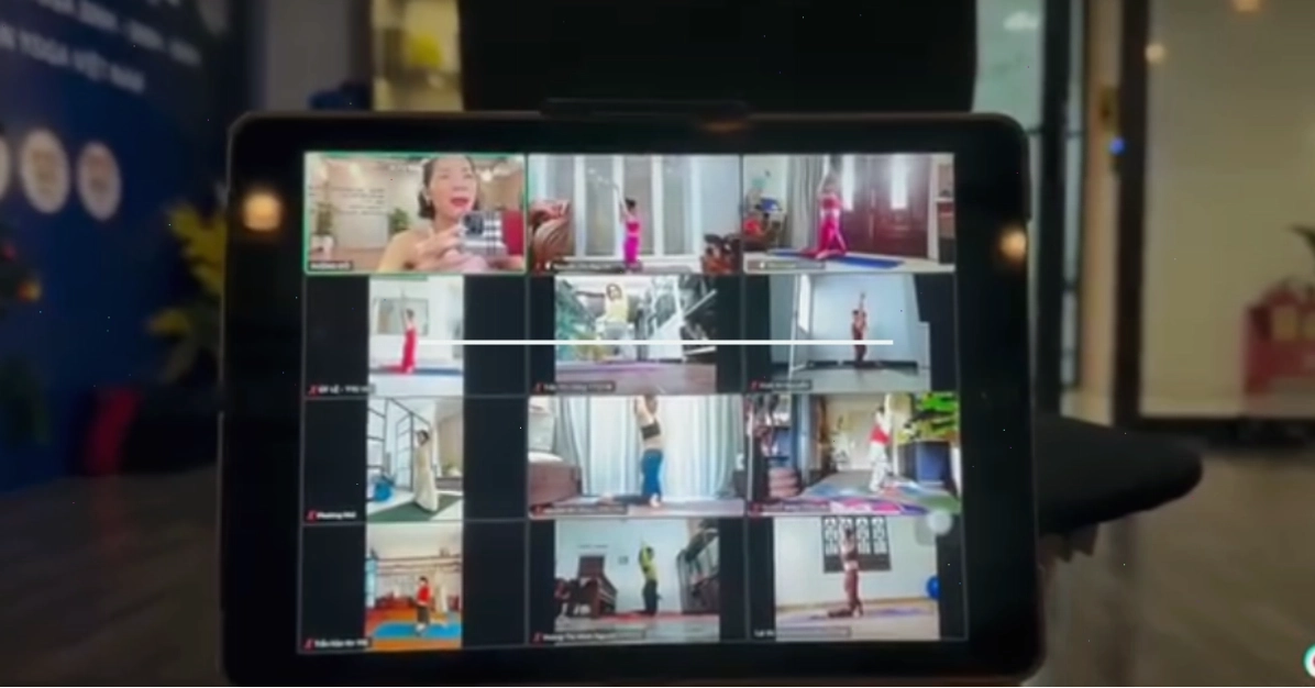 Yoga Luna Thái hướng dẫn tập yoga online cho mọi đối tượng.